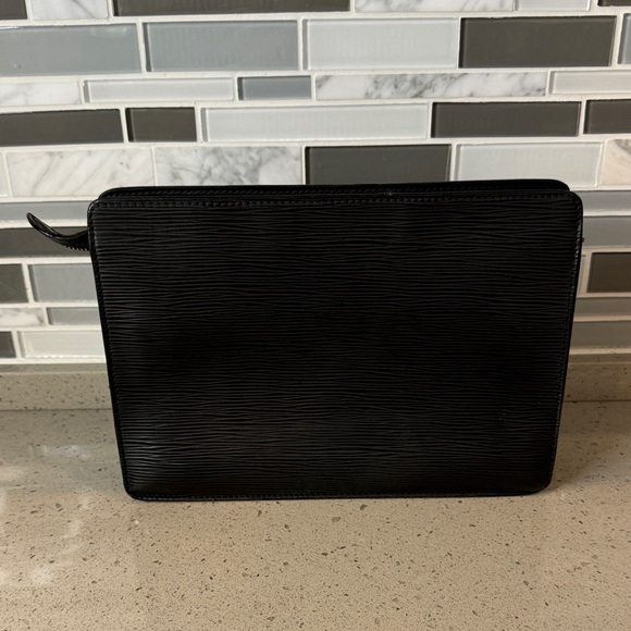 LOUIS VUITTON - Epi Pouchette - Picture 2 of 13